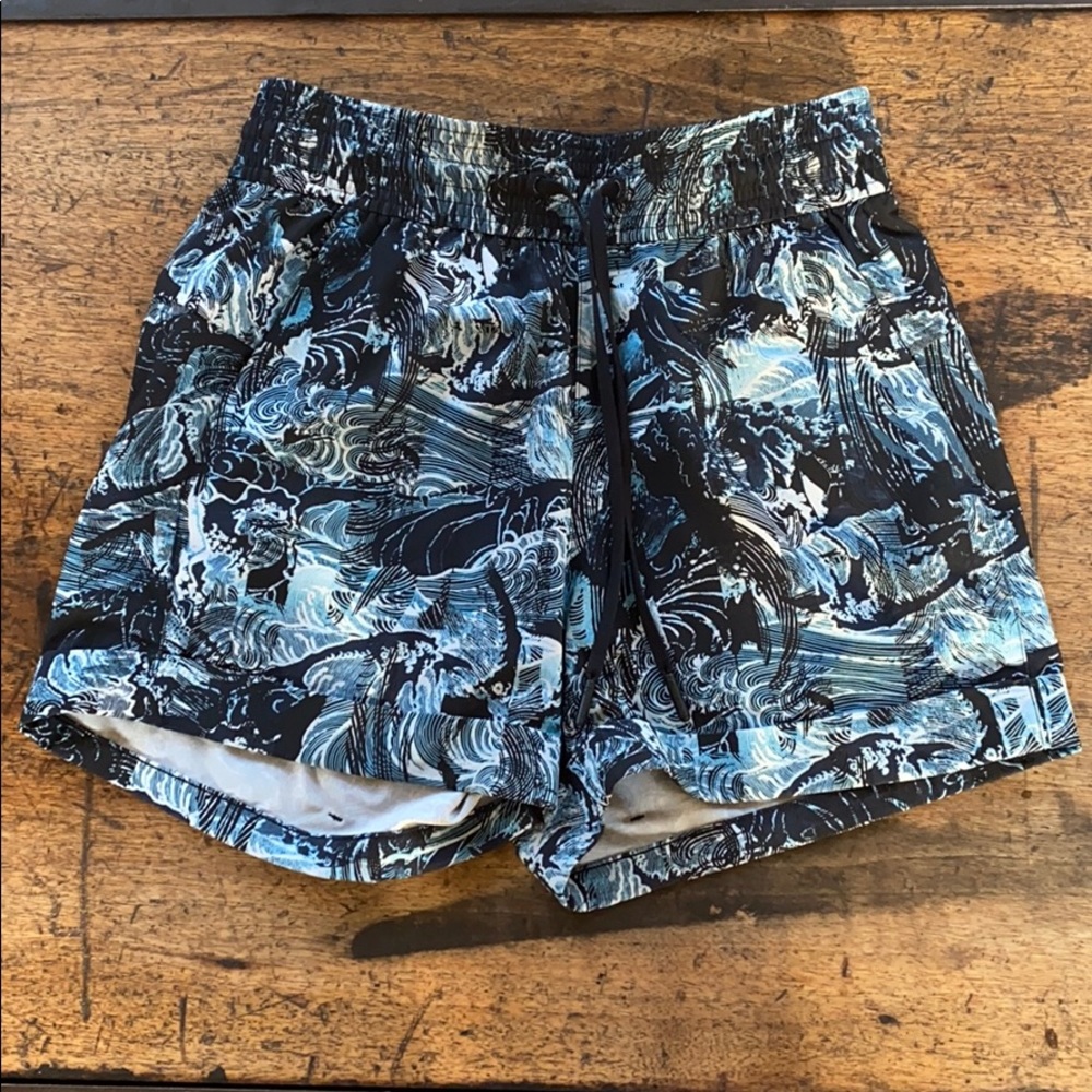 Lululemon Sprinf break away shorts
